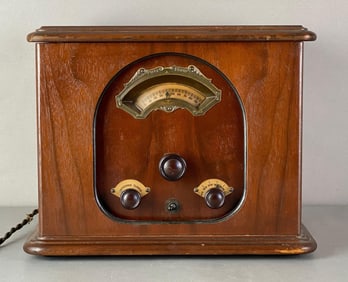 Antique Pilot Wood Tube Radio