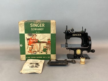 Vintage Singer 20-10 Sewing Machine