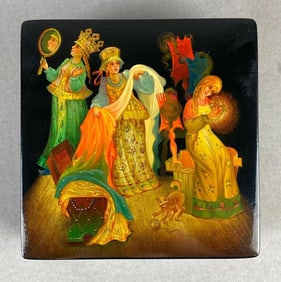 Signed Fedoskino USSR/Russian Scarlet Flower Hand Painted Lacquered Trinket Box