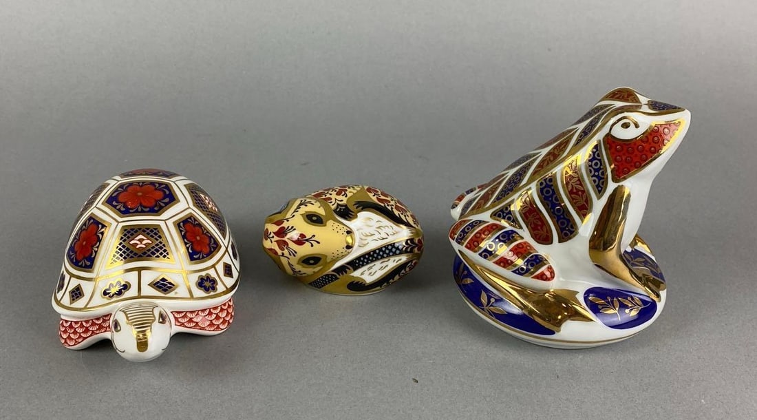 Group of 3 Imari Print Animal Paperweights: Includes Japanese Neko Frog, Royal Crown Derby Bone China Turtleback and Mouse. Frog is missing a stopper. Largest measures 2 x 4 3/4 x 2 3/4 inches.