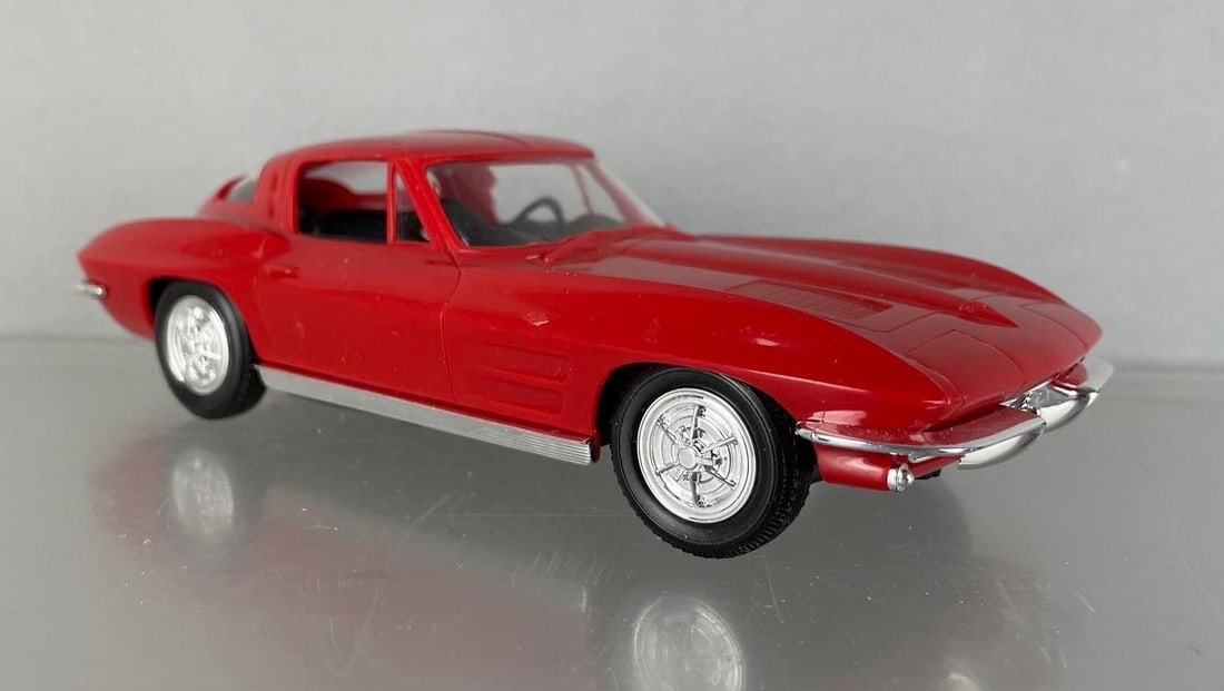 1963 Chevy Corvette Red Plastic Model Car (1 of 7)