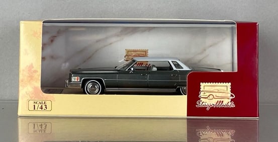 Stamp Models LE 1976 Cadillac Sedan DeVille Georgian Silver Metallic