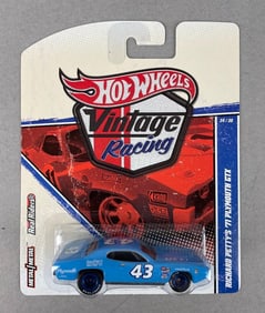 Hot Wheels Vintage Racing Richard Petty's 71 Plymouth GTX