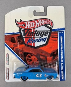 Hot Wheels Vintage Racing Richard Petty's 70 Plymouth Roadrunner