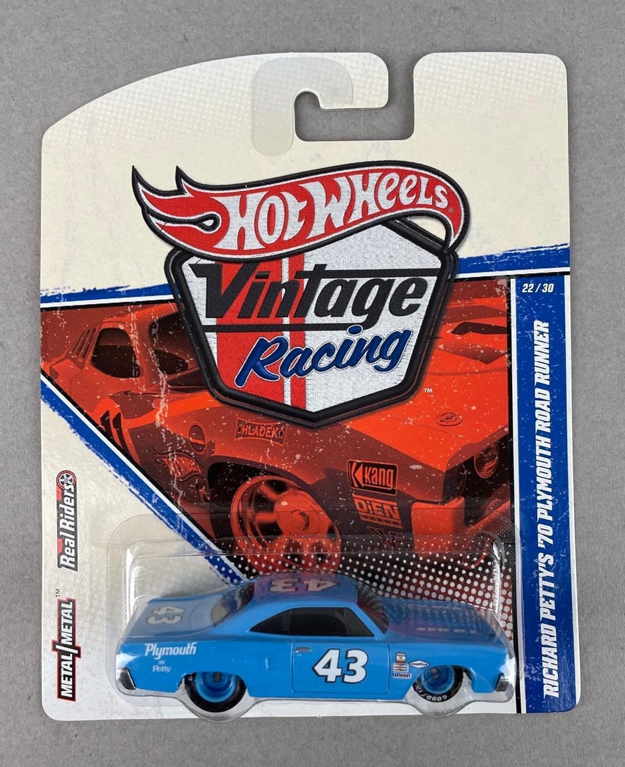Hot Wheels Vintage Racing Richard Petty's 70 Plymouth Roadrunner (1 of 2)