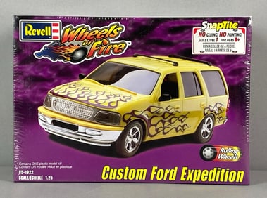 Revell Wheels of Fire Custom Ford Expedition Plastic Model Kit