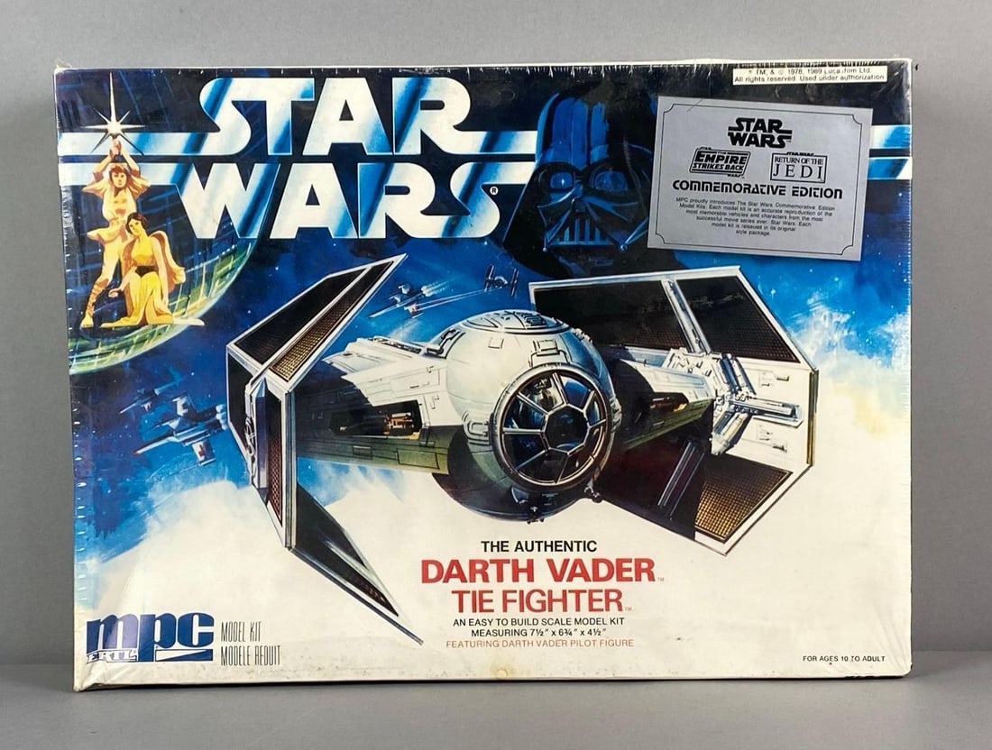 ERTL MPC Star Wars Darth Vader Tie Fighter Plastic Model Kit (1 of 2)