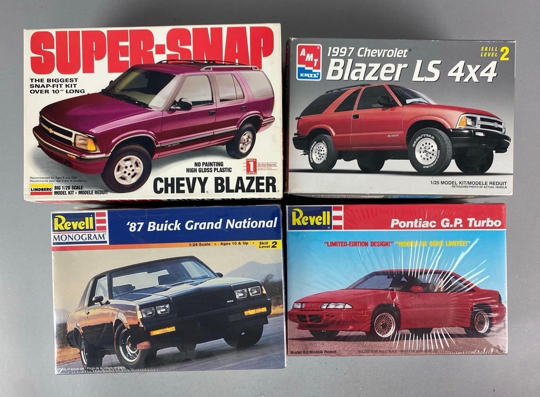Group of 4 Assorted Vehicles Plastic Model Kits (1 of 3)