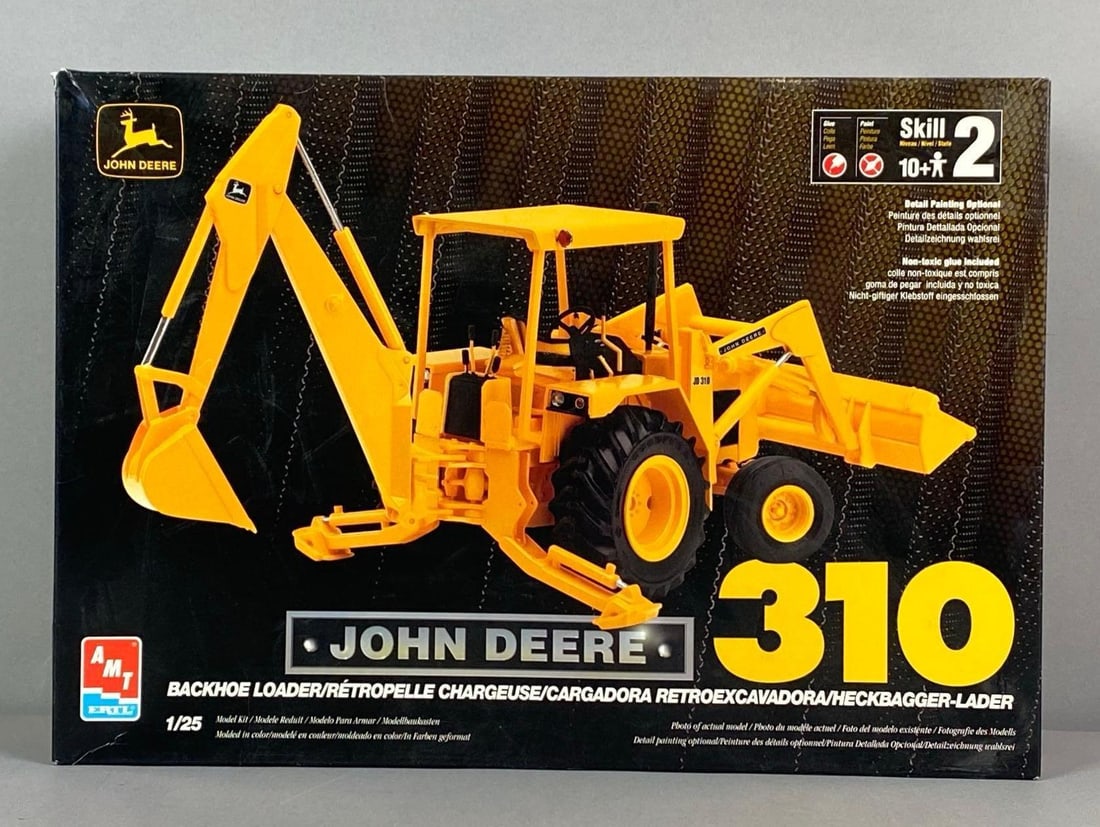 AMT ERTL John Deere 310 Backhoe Plastic Model Kit (1 of 4)