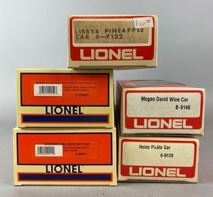 Group of 5 Lionel O Scale Rolling Train Cars