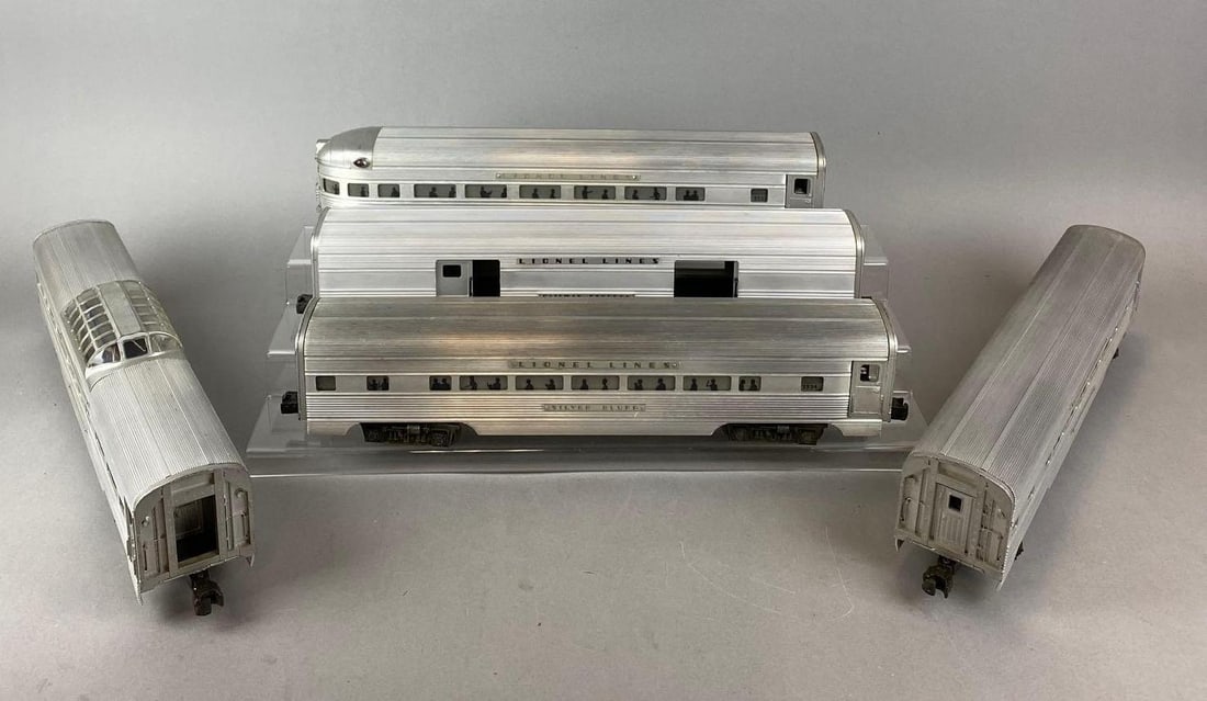 Group of 5 Lionel O Scale Passenger Cars (1 of 2)