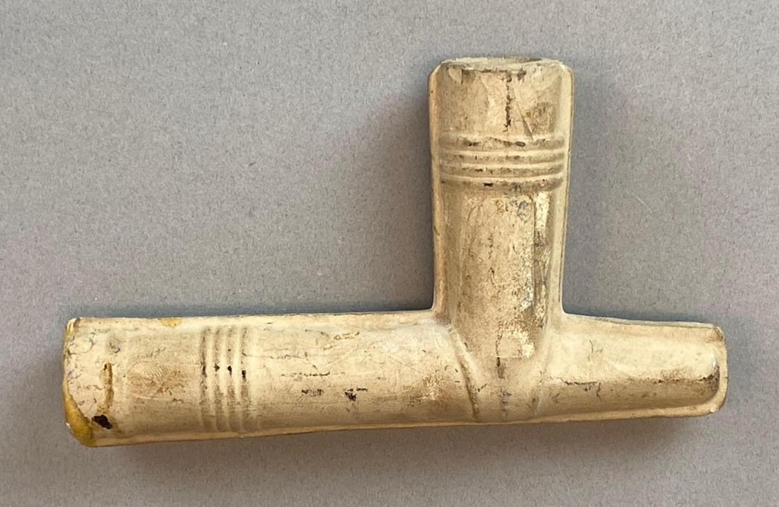Native American Calumet Pipe: Measures 5 3/4 x 3 1/2 x 1 inches