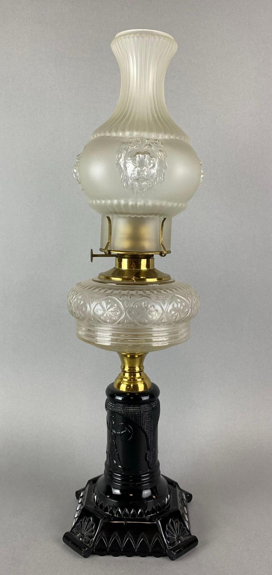 Antique Table Oil Lamp (1 of 4)