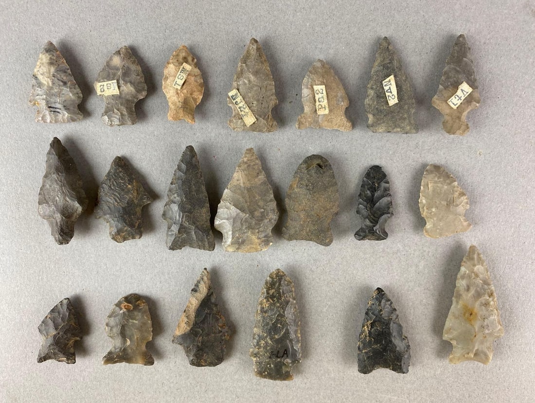 Group of 20 Assorted Native American  Arrowheads and Artifacts Heike Collection (1 of 3)