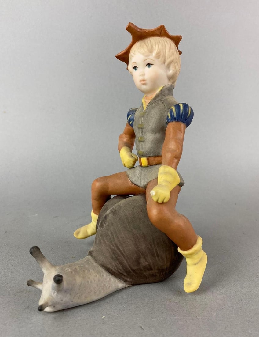 Mid Century Modern Ispanky Lazlo Goebel Porcelain Tom Thumb Figurine: Missing a finger. Measures 6 3/4 x 4 1/4 x 6 inches.