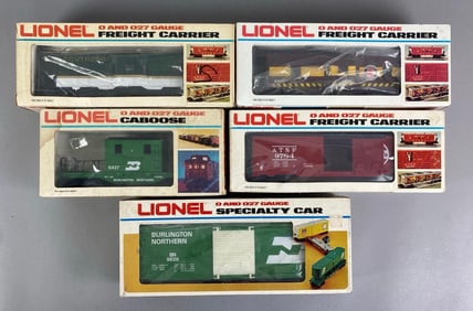Group of 5 Lionel O Scale Train Cars