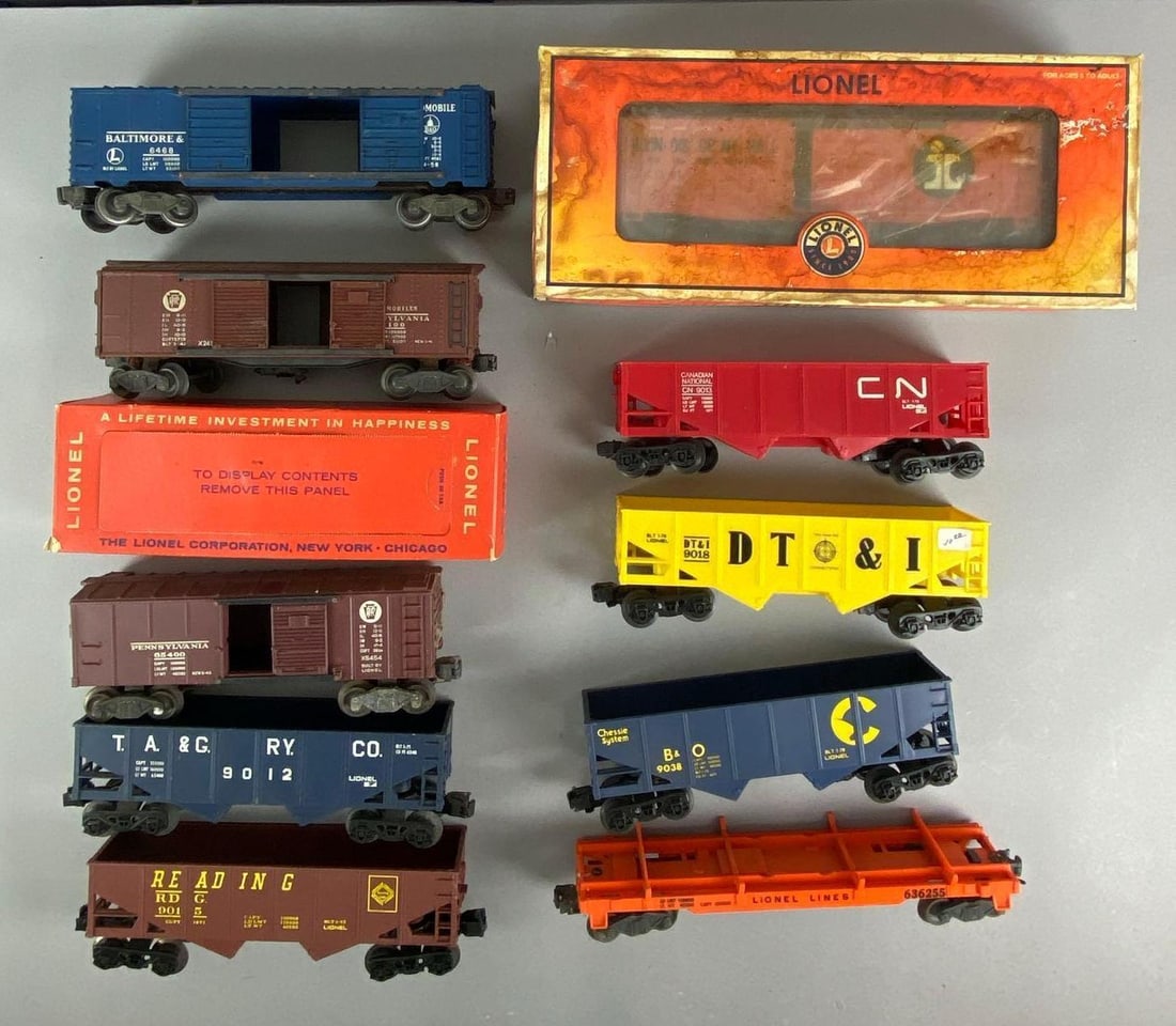 Group of Lionel O Scale Model Train Cars: Includes flatbeds, gondola and more, longest measures 11” W