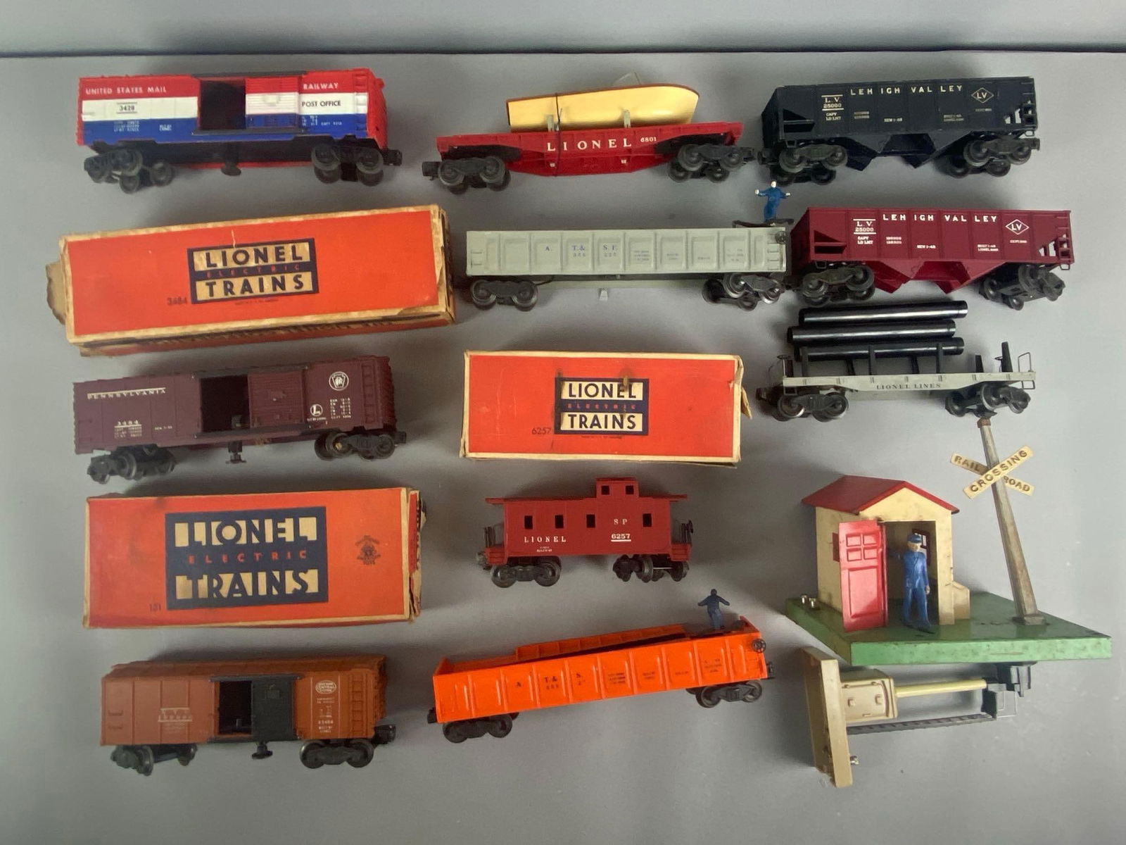 Group of Lionel O Scale Model Train Cars and More (1 of 3)