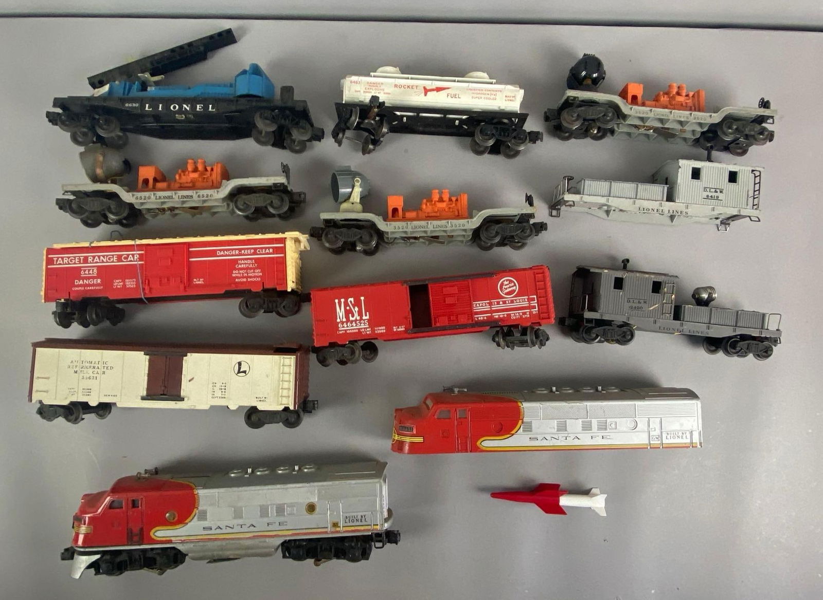 Group of Lionel O Scale Model Train Cars and More (1 of 3)