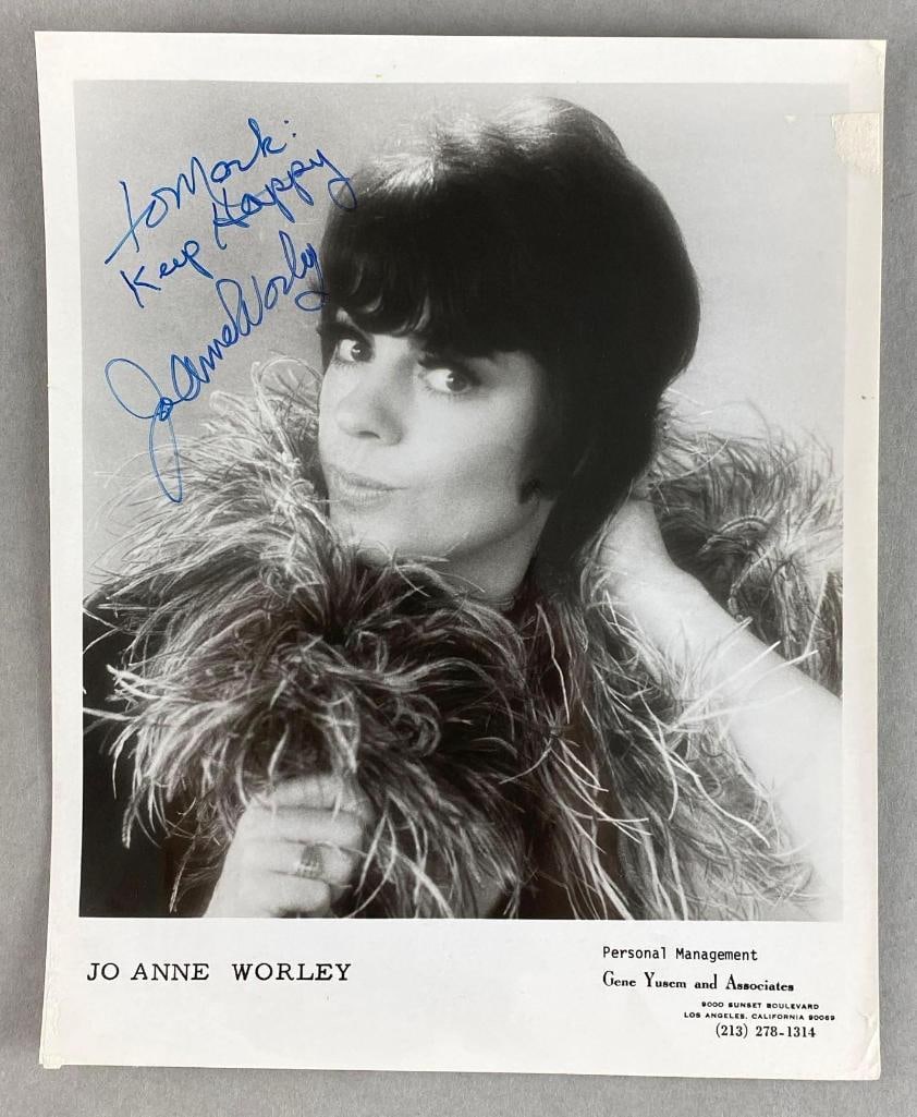 Signed Joanne Worley Photograph: Featured in hello Dolly, laugh-in and more, measures 8 x 10 inches
