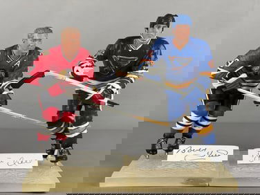 Bobby and Brett Hull Signed Gartlan Figurine Statues