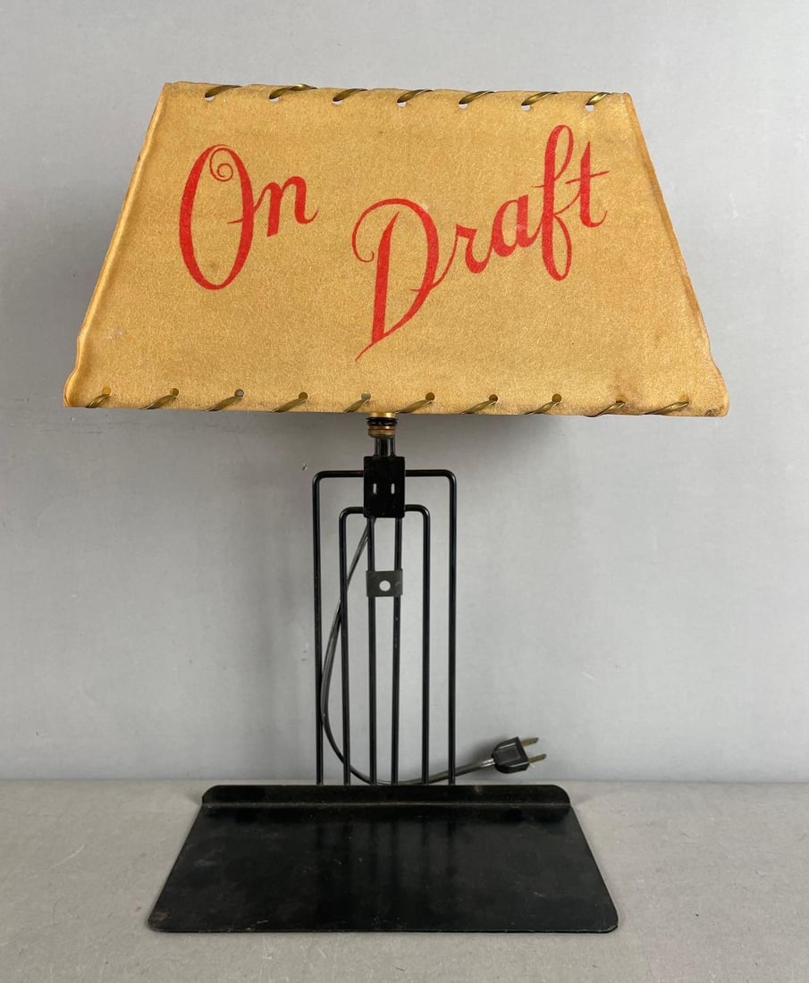 Vintage Atlas Prager Bohemian Beer Advertising Table Lamp: Working condition, measures H 15 3/4" x W 11" x D 7"