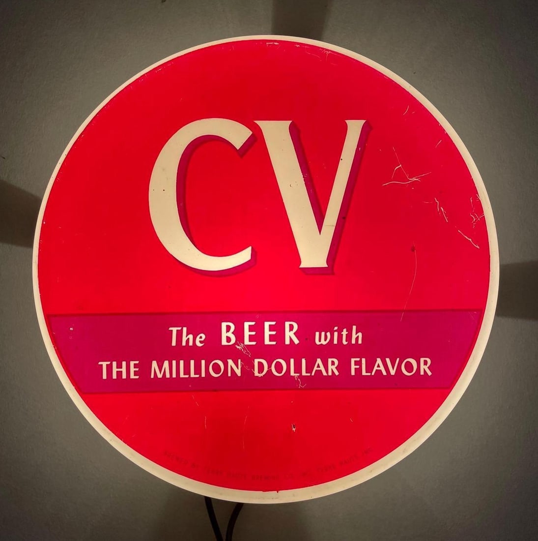 Vintage CV Beer Light-Up Advertising Sign: Working condition, measures H 9 1/4" x D 3 1/4"