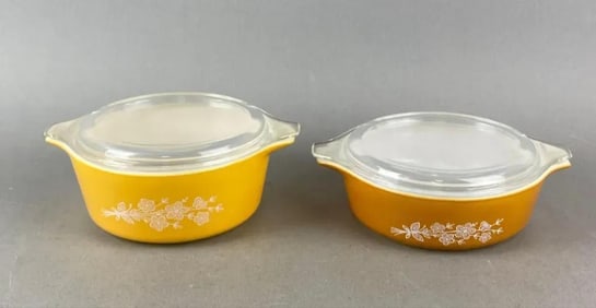 Groupnof 2 Vintage Pyrex Casserole Dishes with Lids