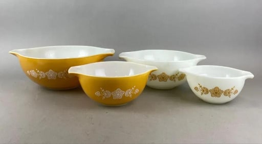 Group of 4 Vintage Pyrex Nesting Mixing Bowls