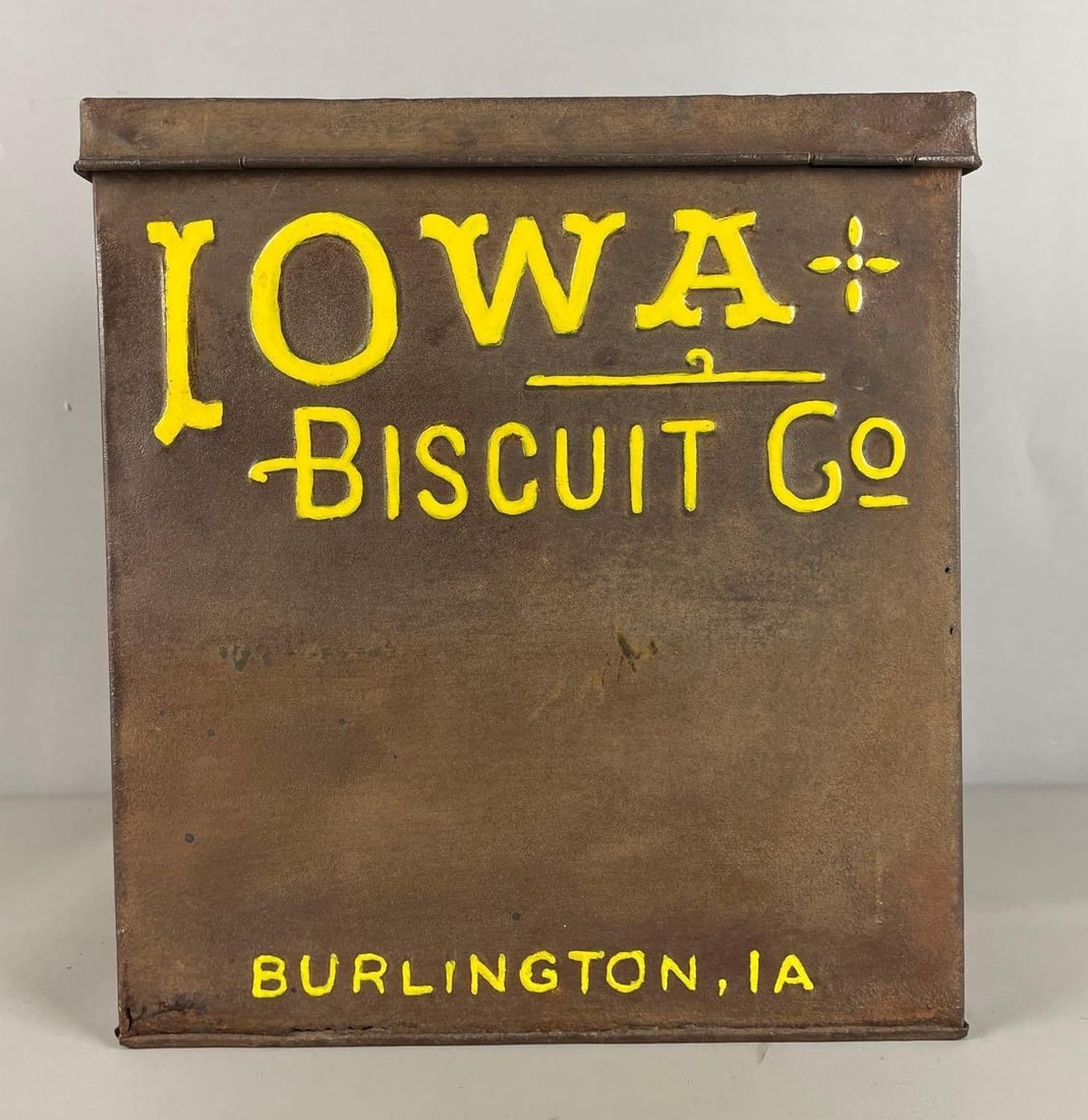 Vintage Iowa Biscuit Co. Metal Advertising Box (1 of 3)