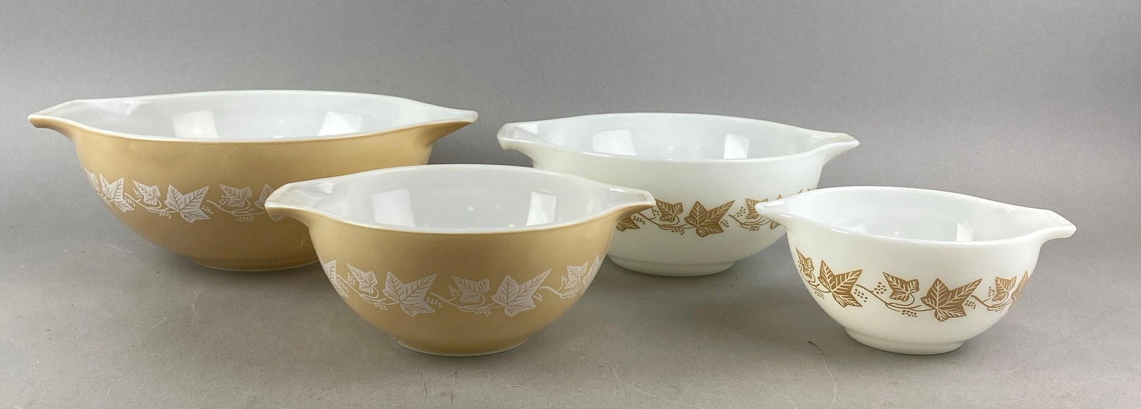Group of 4 Vintage Pyrex Mixing Bowls: Ivy pattern. Includes 1 1/2 qt, 4 qt and more. Largest measures H 4 1/2 x W 13 x D 10 1/2 inches.