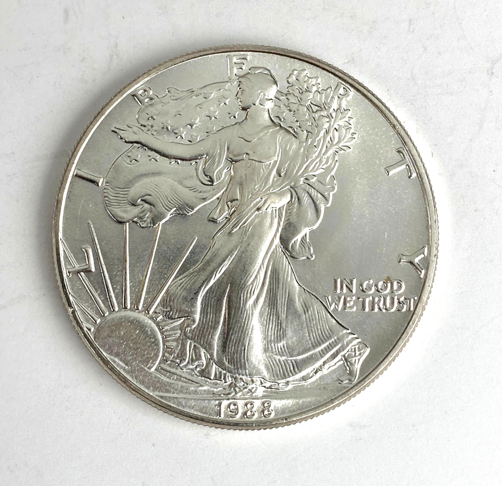 1988 US Mint American Silver Eagle 1 oz .999 Fine Silver (1 of 2)