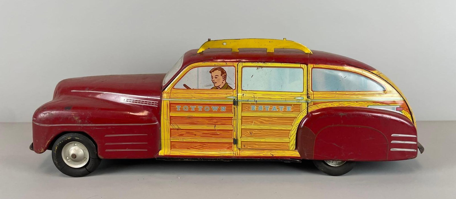 Vintage Wyandotte Toytown Estate Pressed Steel Station Wagon: Missing one roof rack side, passenger open, measures H 7 1/4" x W 7" x D 20 3/4"