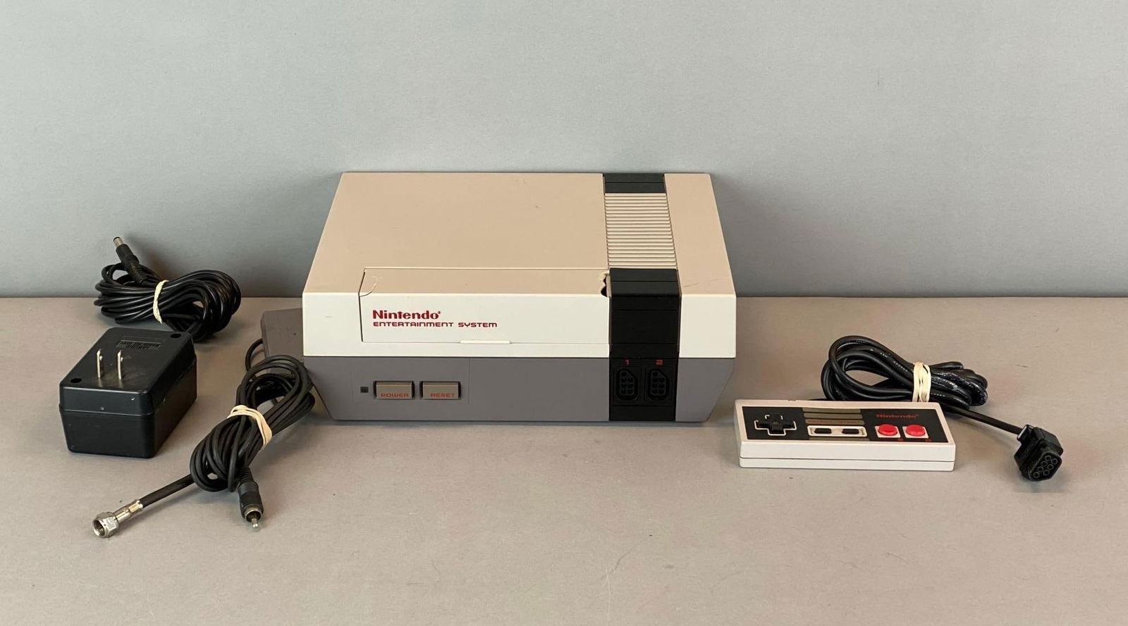 1985 Nintendo Entertainment System Video Game Console (1 of 3)