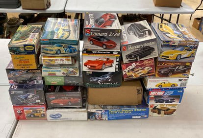 Group of Assorted Plastic Model Kits