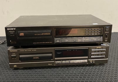 Group of 2 Disc players