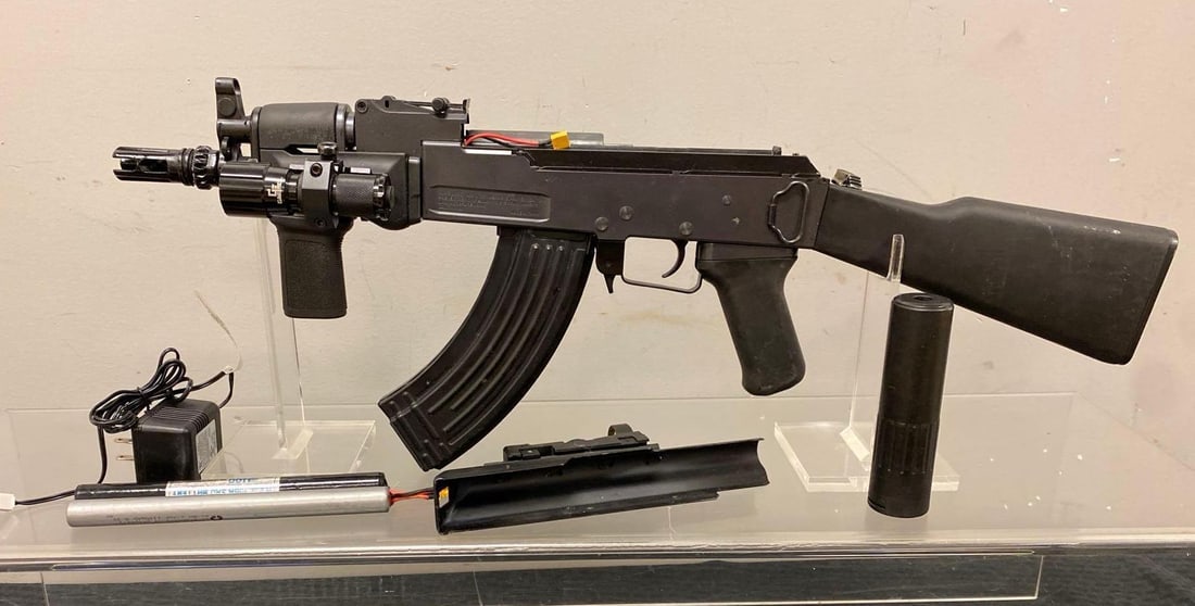 Ak47 Airsoft Rifle: Call 6mm, untested, appears to be broken by dust cover area. Dust cover does not stay on.