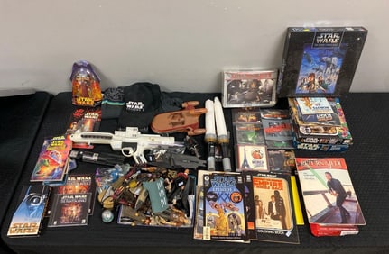 Assorted Star Wars and Star Trek accessories