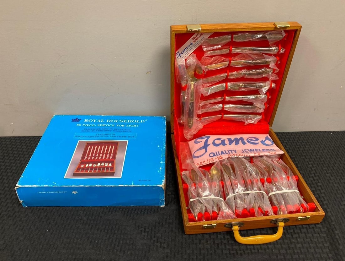 Group of 2 Tableware set (1 of 2)