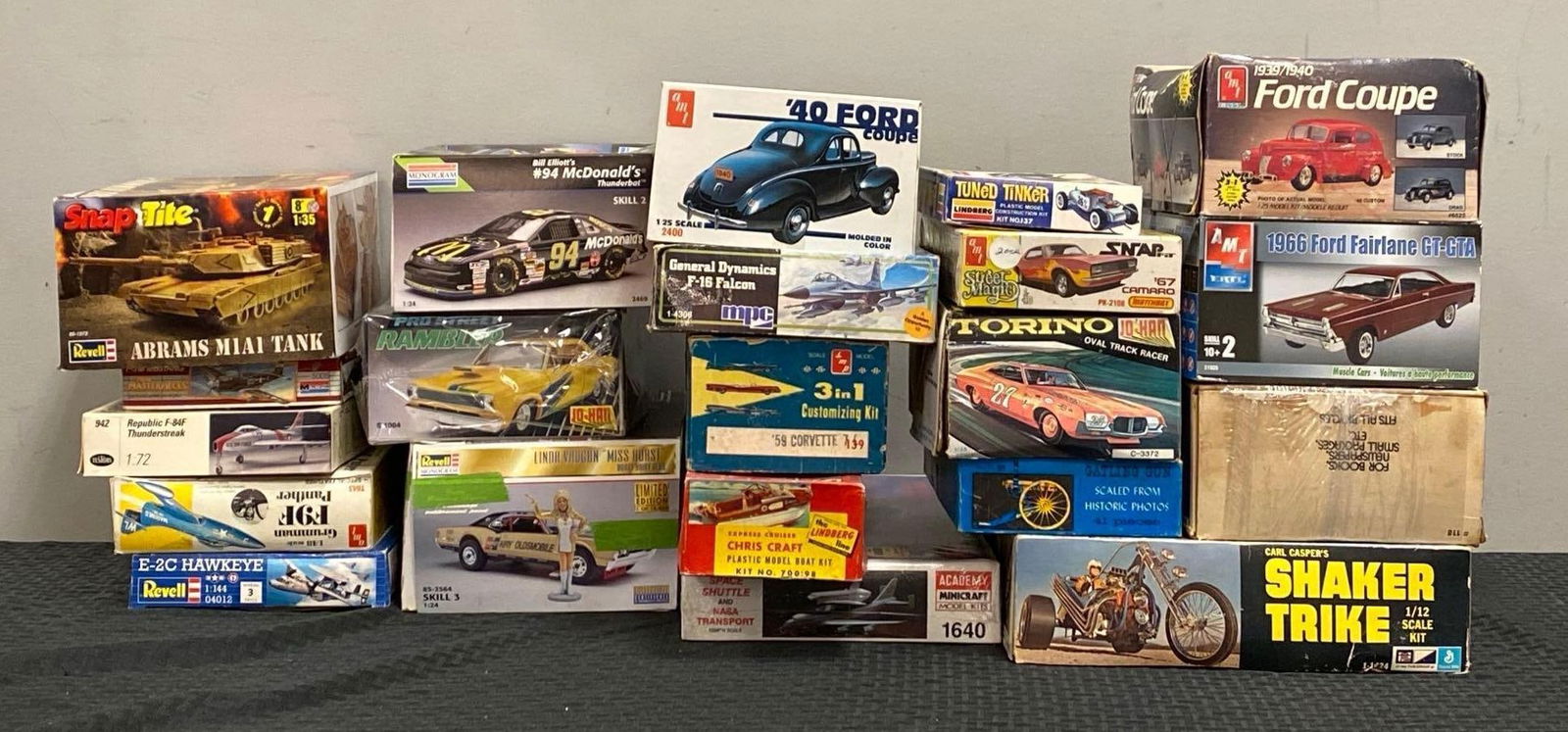 Group of Assorted Plastic Model Kits (1 of 3)