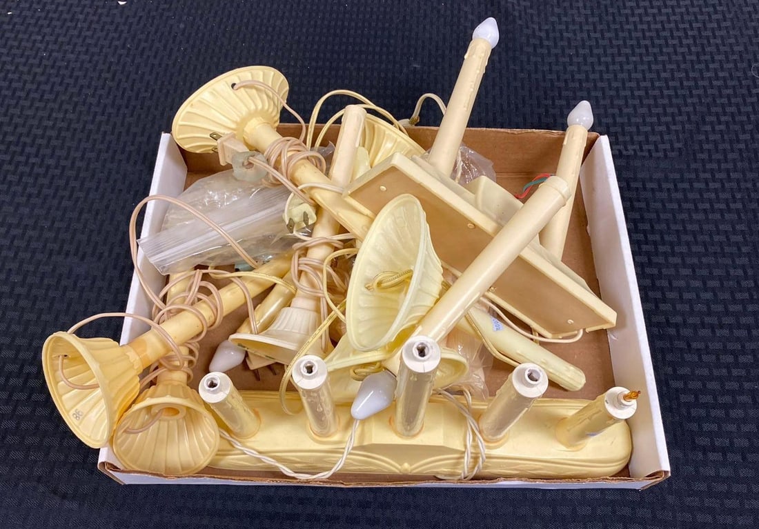 Group of Assorted candle lights: Untested