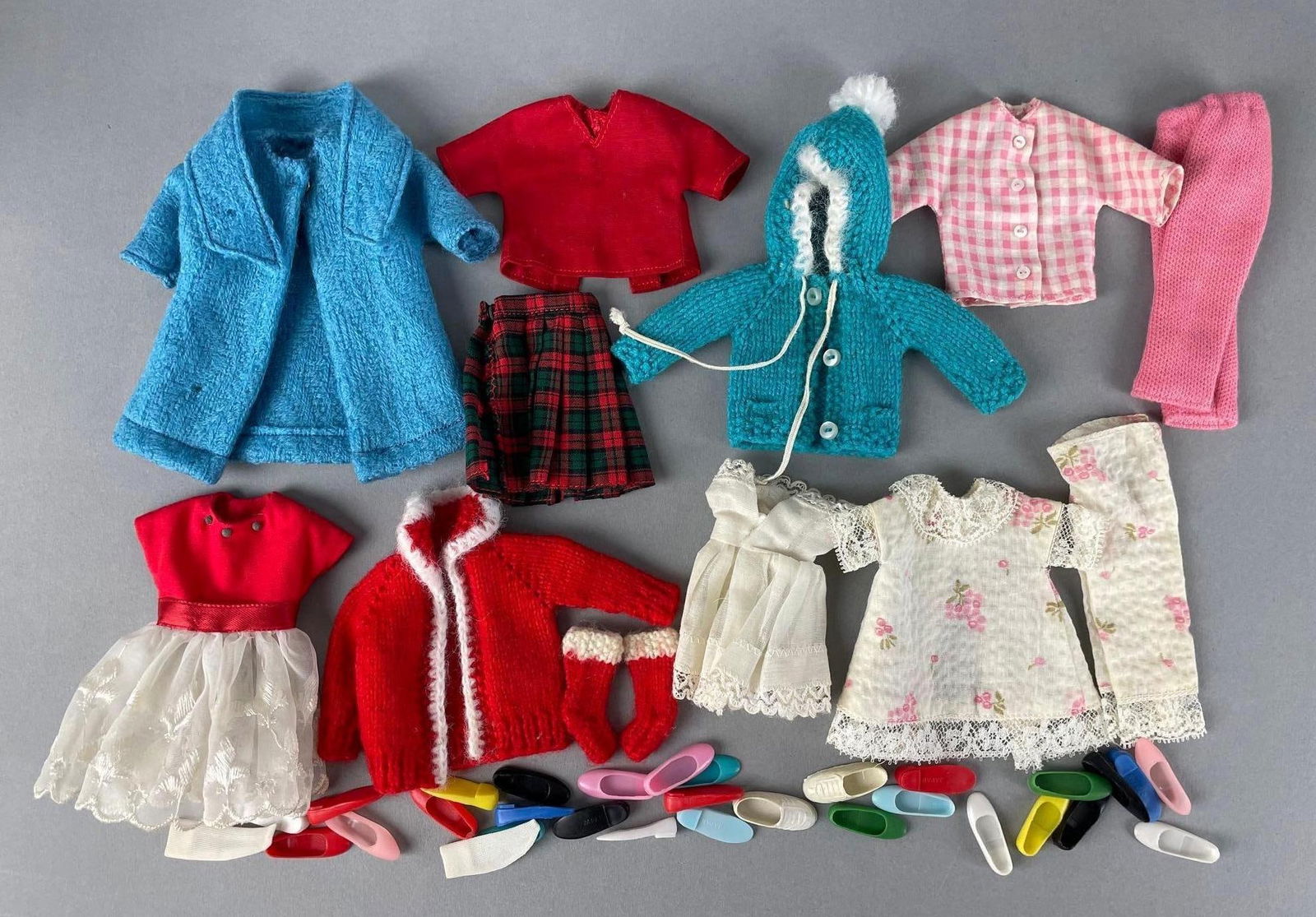 Group of Barbie Skipper Doll Clothes and Accessories (1 of 3)