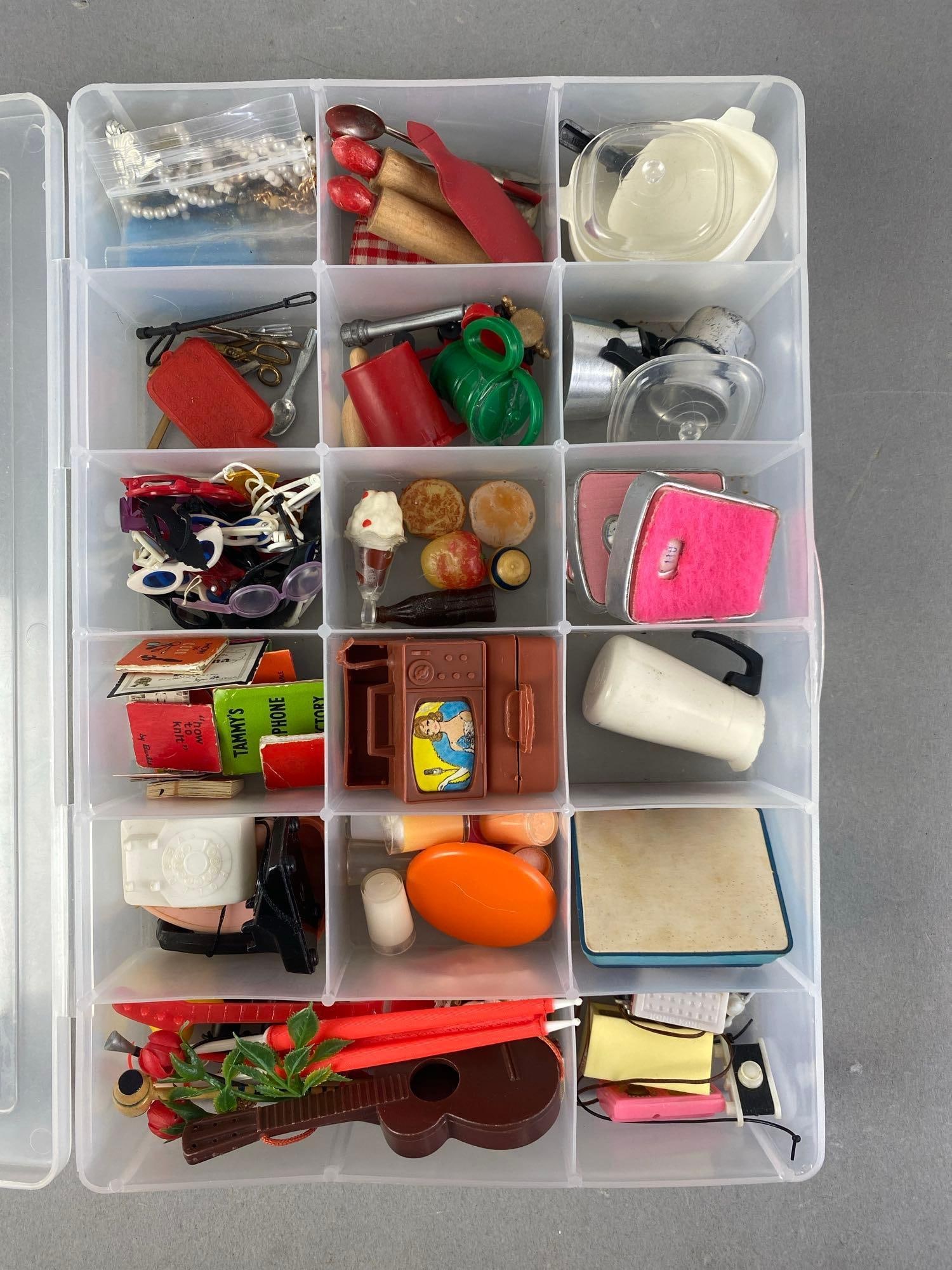 Group of Mattel Barbie Accessories (1 of 3)