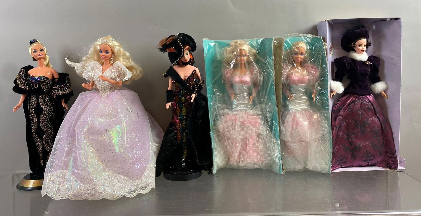 Group of 6 Mattel Barbie Fashion Dolls: Group of 6 Loose from packaging Barbie Dolls. Missing packaging.