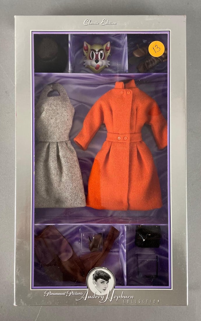 Mattel Barbie Audrey Hepburn Collection The Cat Mask Outfit (1 of 2)