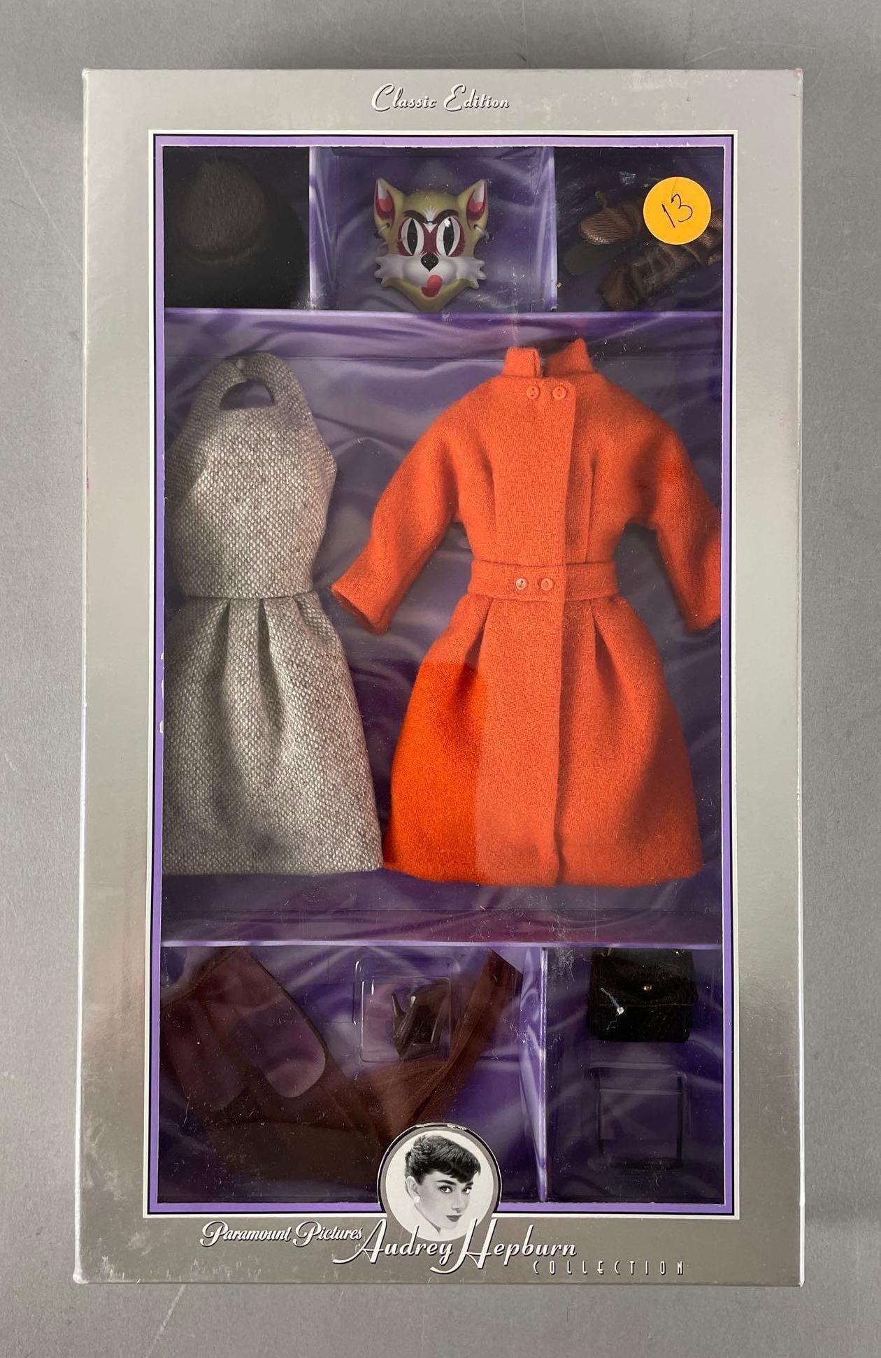 Mattel Barbie Audrey Hepburn Collection The Cat Mask Outfit (1 of 2)