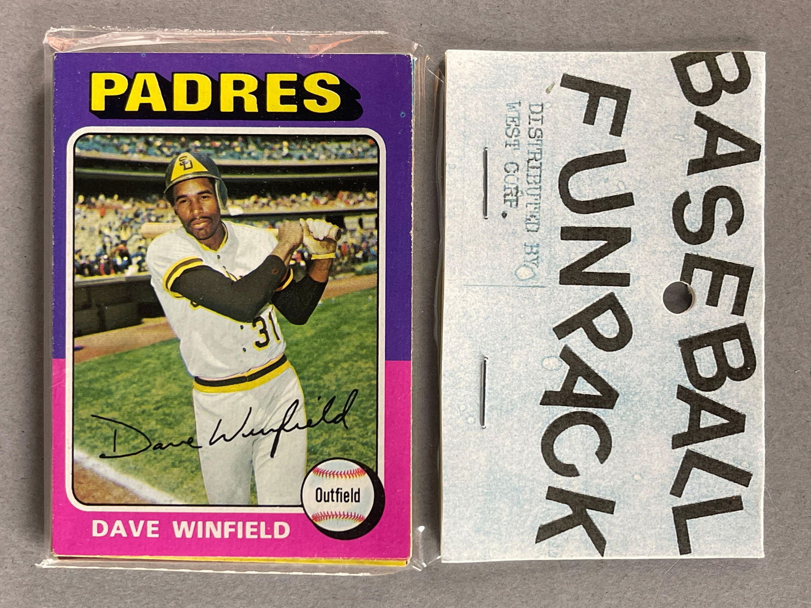 1975 Topps Baseball West Corps Cello Fun Pack with Dave Winfield on Top (1 of 2)