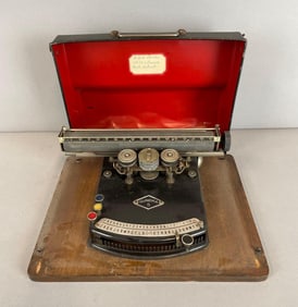Vintage Gundka 5 Index Typewriter