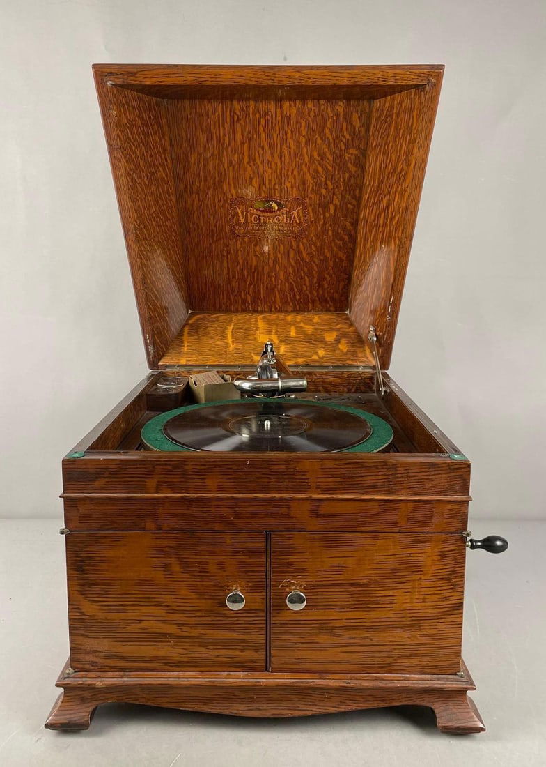 Antique Victor Victrola VV-IX Phonograph (1 of 6)