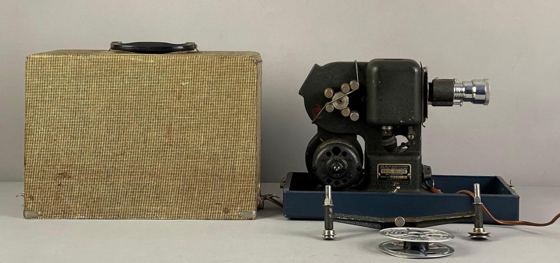 Vintage Excel Deluxe 16mm Film Projector (1 of 2)
